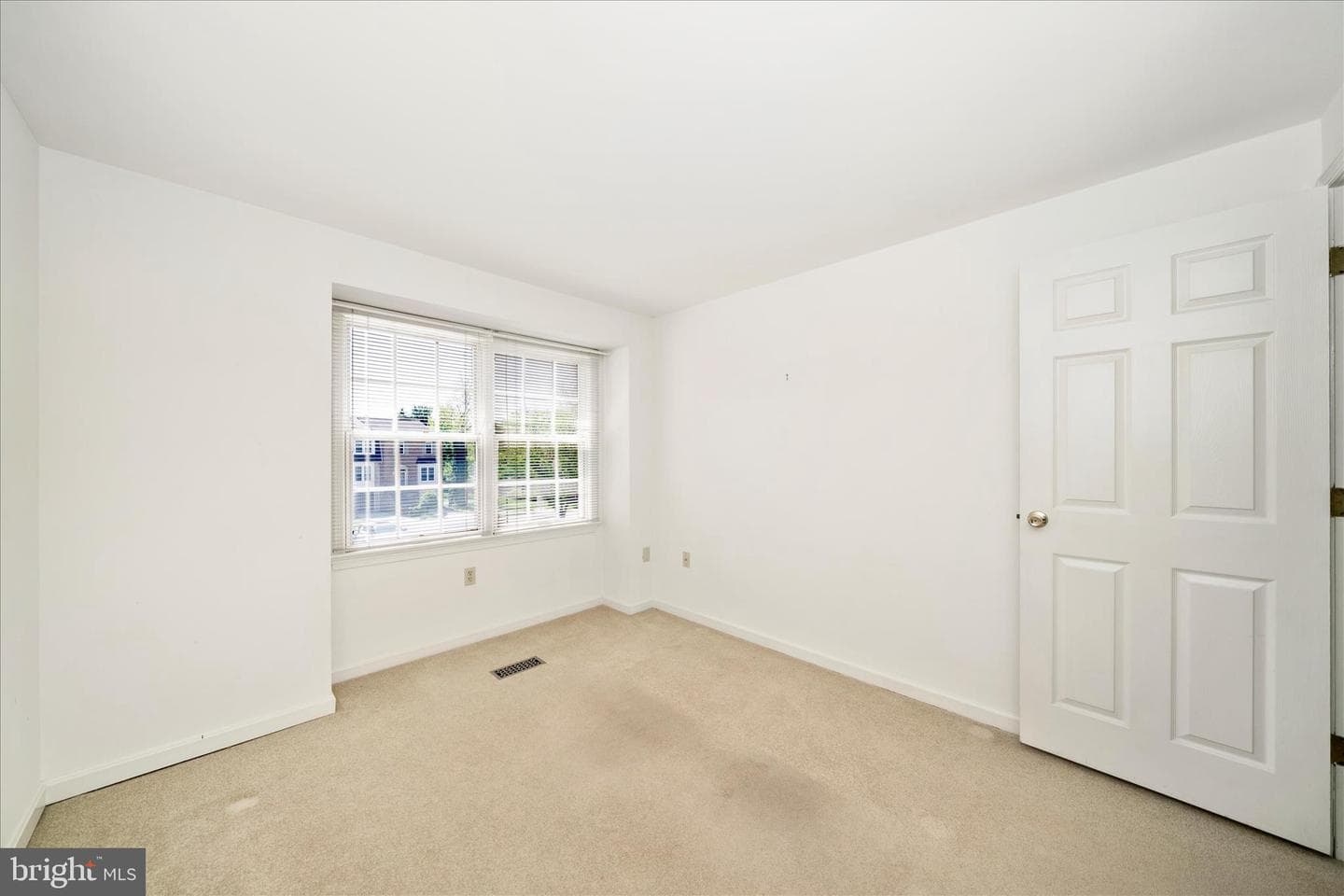 8286 Waterside Court photo 24