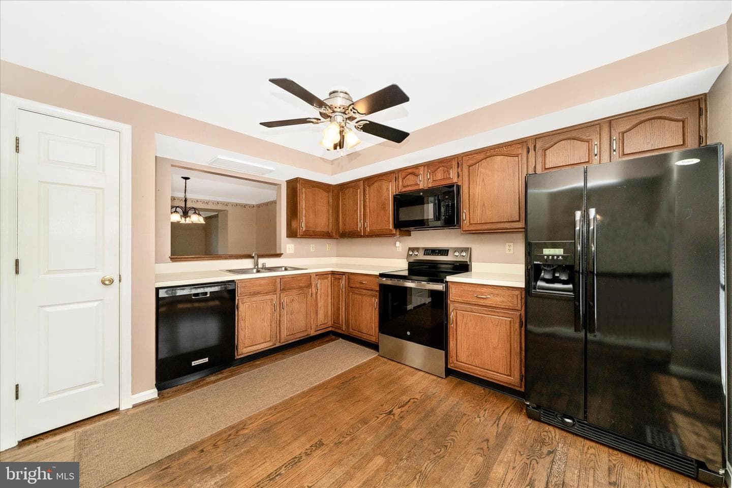 8286 Waterside Court photo 4