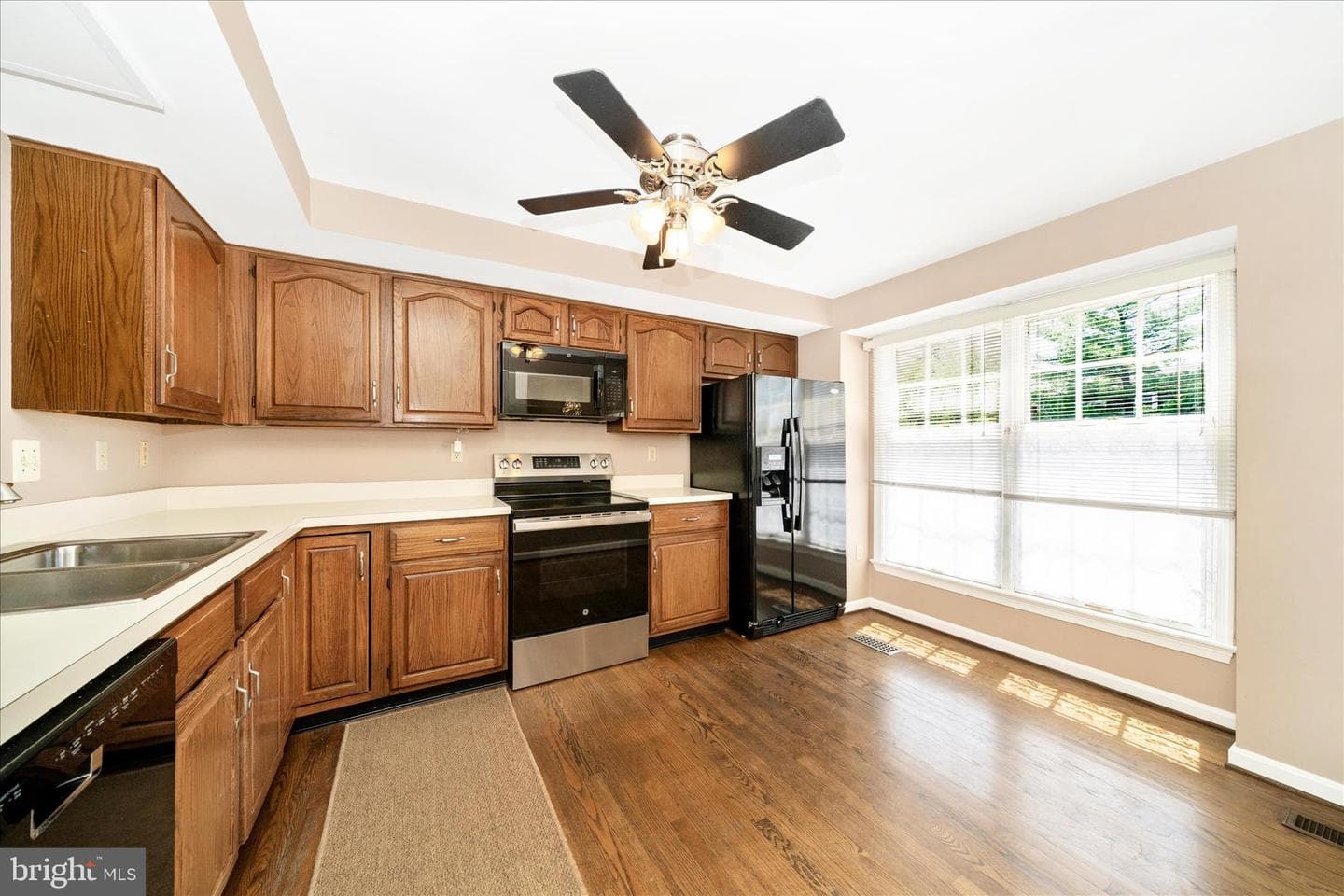 8286 Waterside Court photo 5