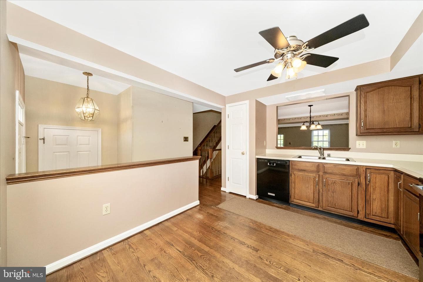 8286 Waterside Court photo 7