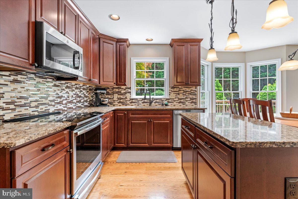 4706 Hardwood Court photo 21