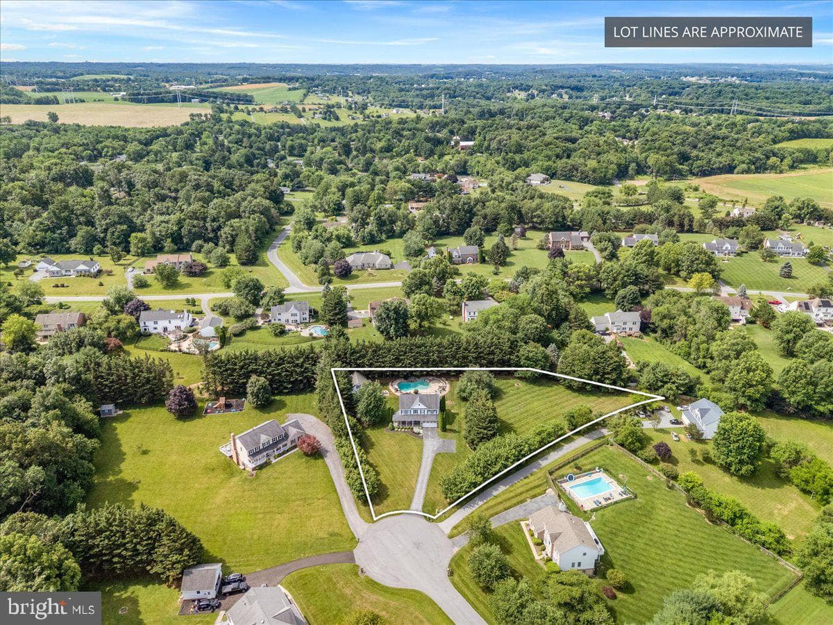 4706 Hardwood Court photo 5