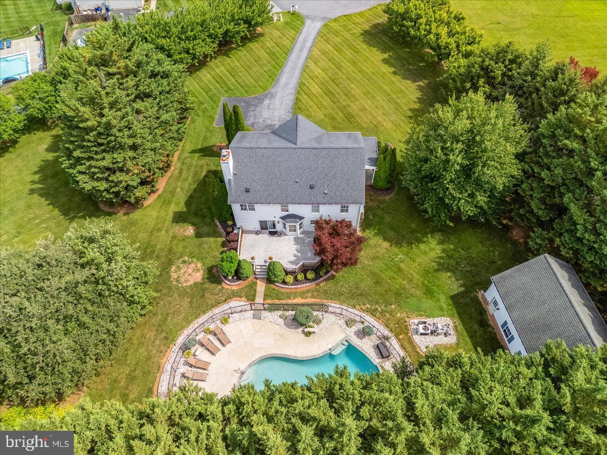 4706 Hardwood Court photo 6