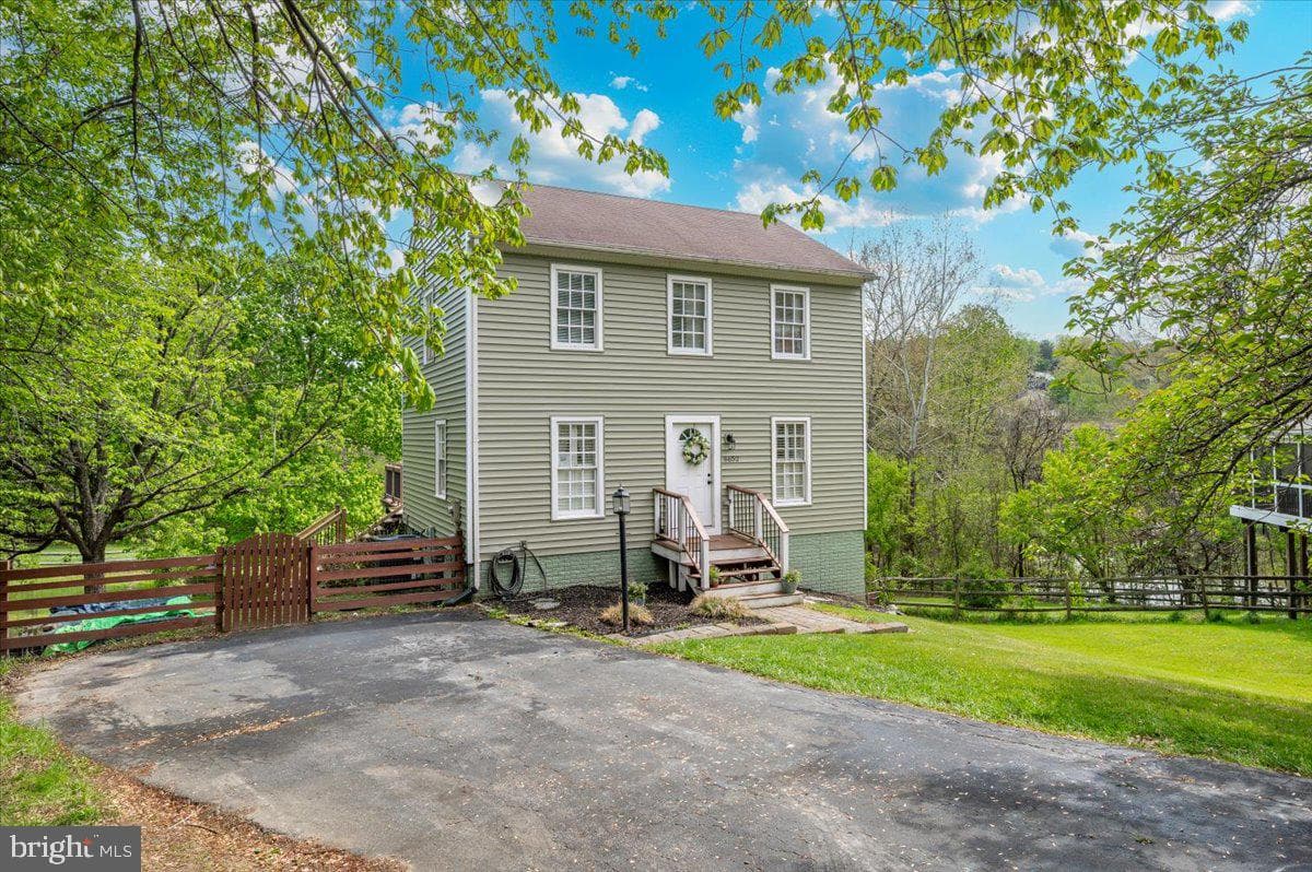 6652 Lake Front Court photo 2