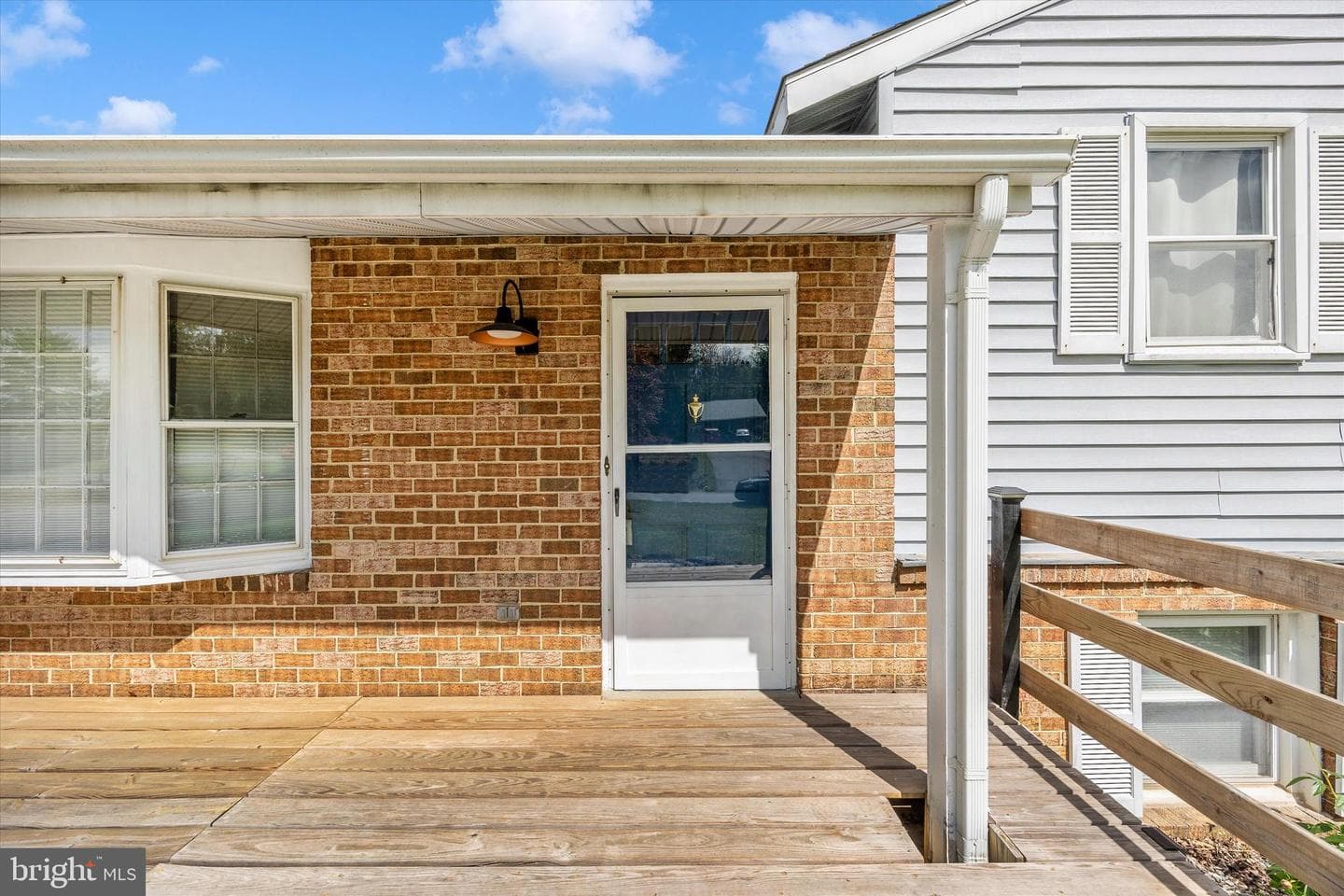 3905 Sugarloaf Drive photo 2
