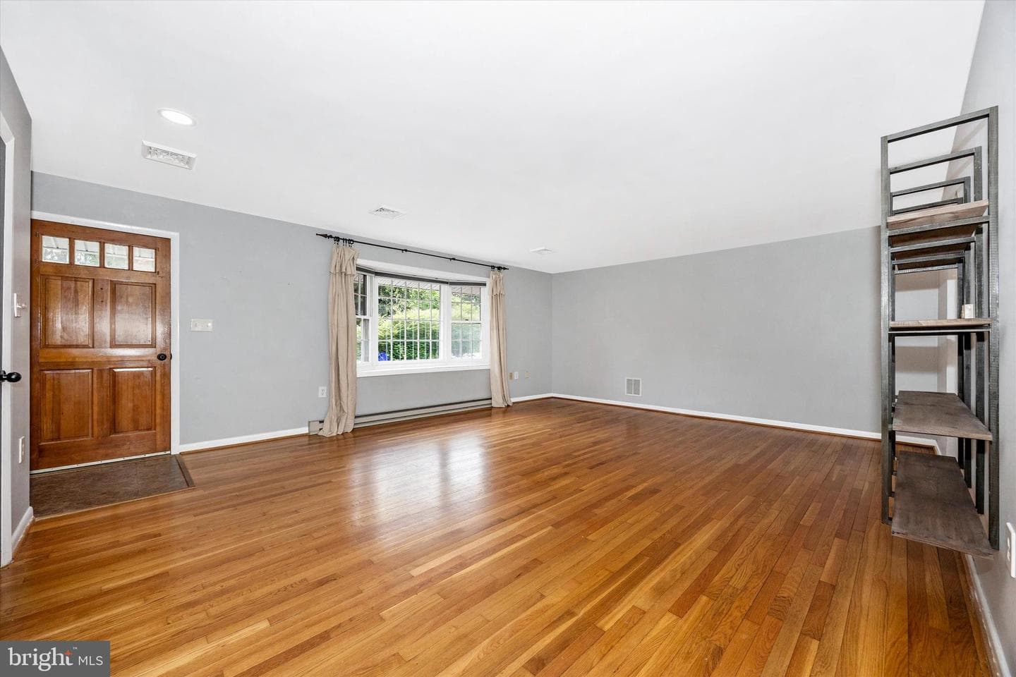 3905 Sugarloaf Drive photo 4