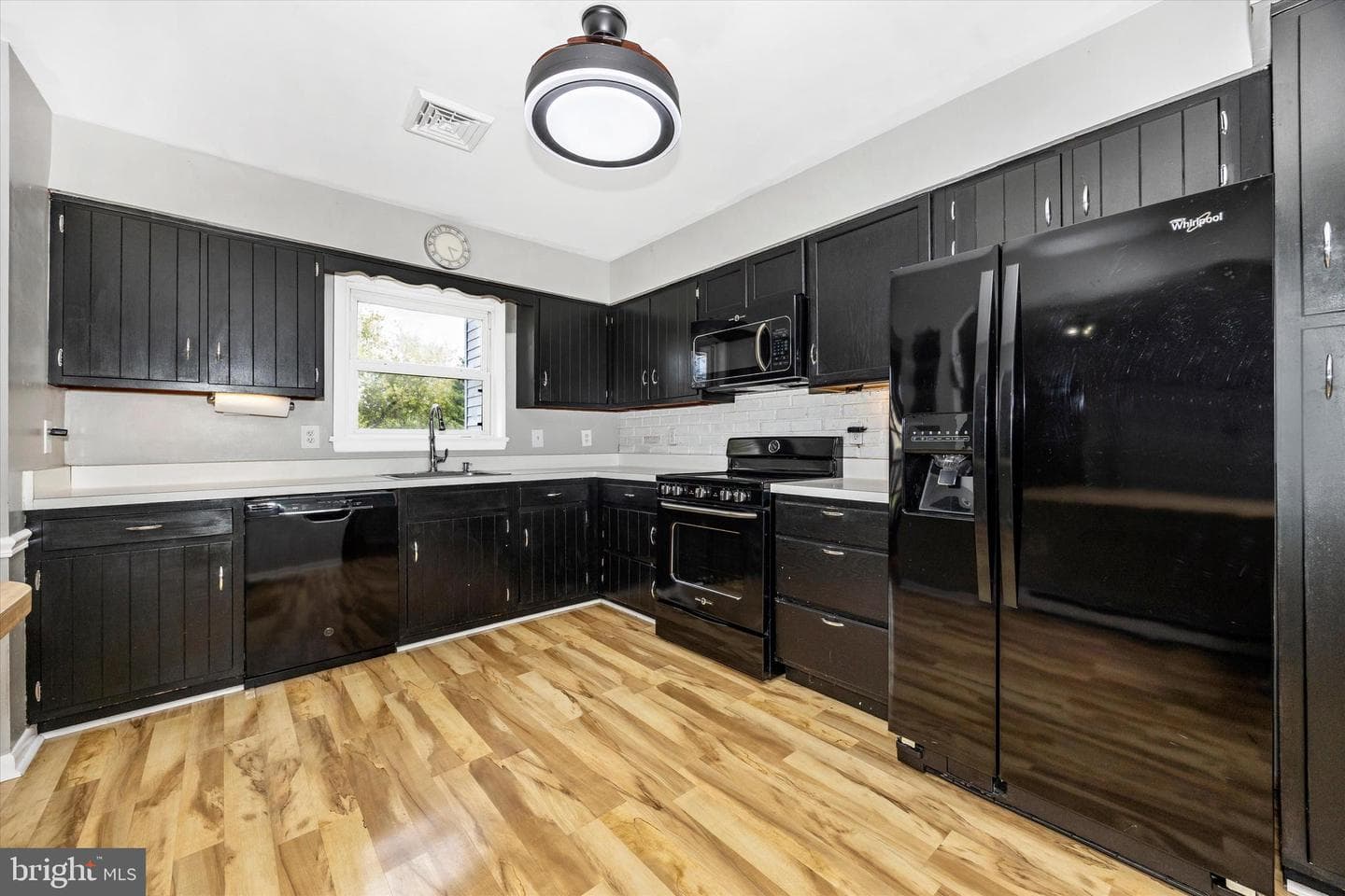 3905 Sugarloaf Drive photo 9