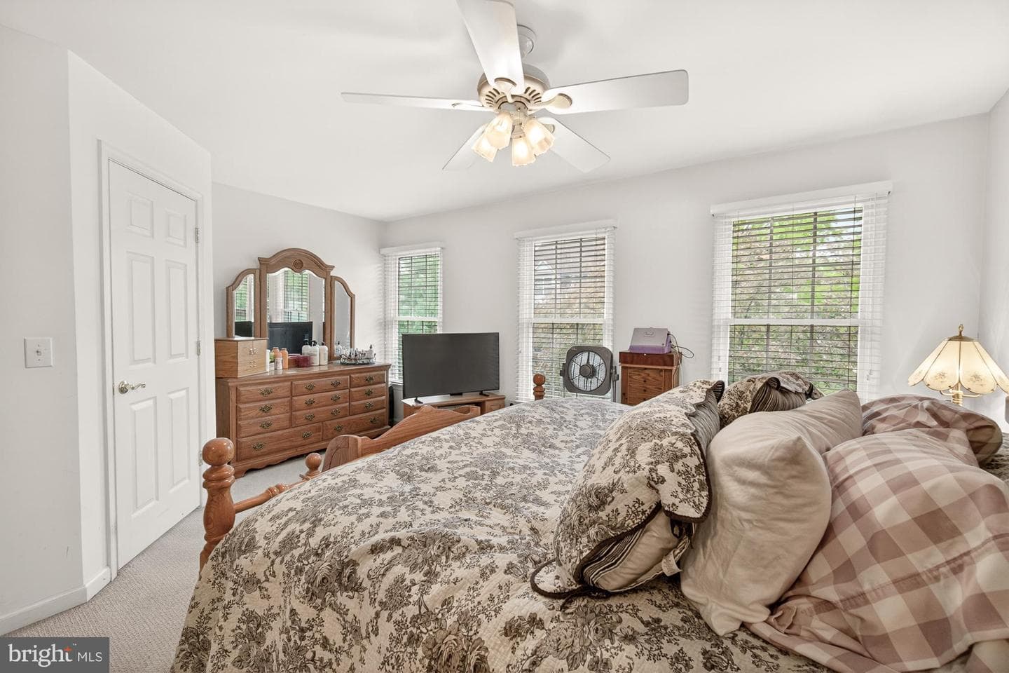 2094 E Greenleaf Drive photo 24