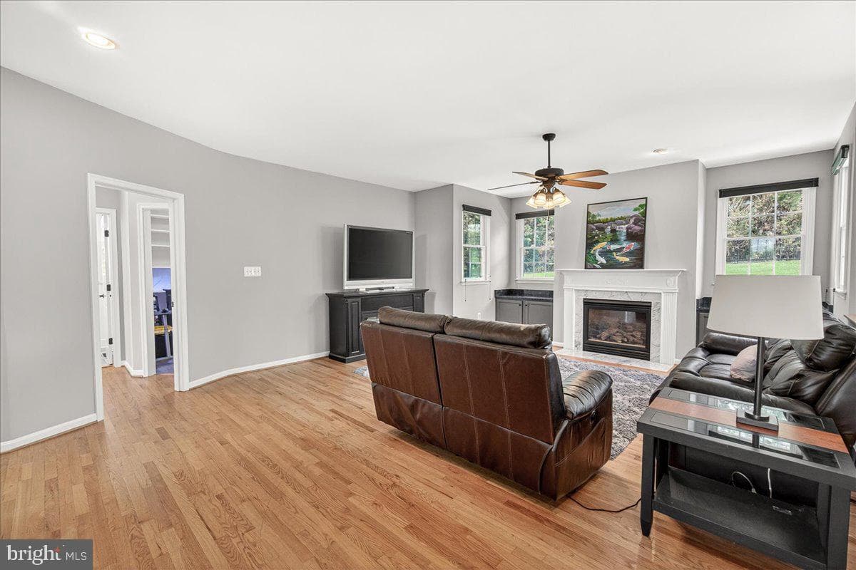 4813 Timber photo 18