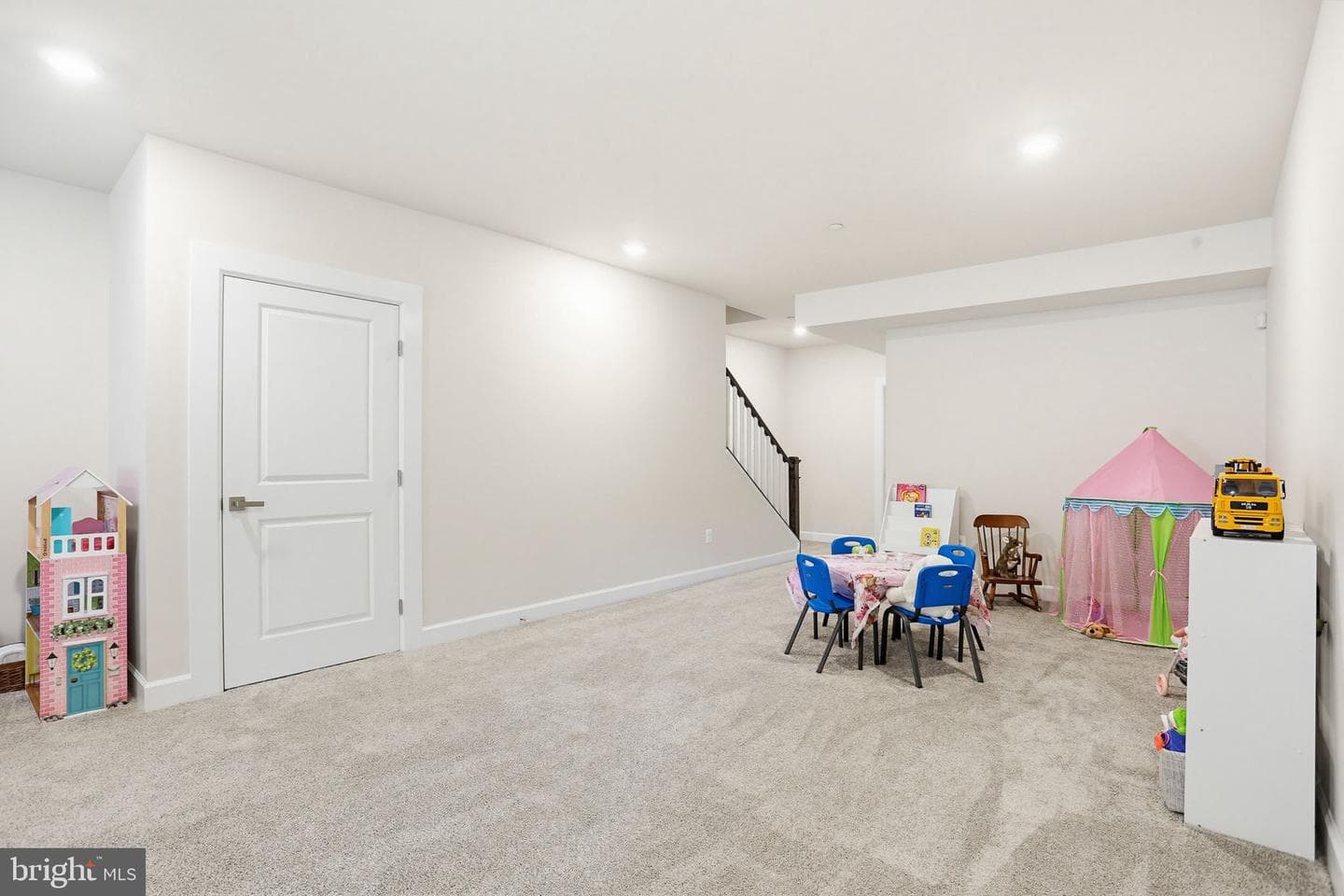 3816 Fulham Road photo 34