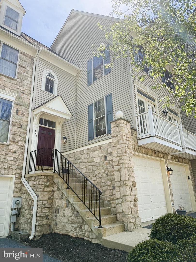 2211 Bear Den Road photo 3