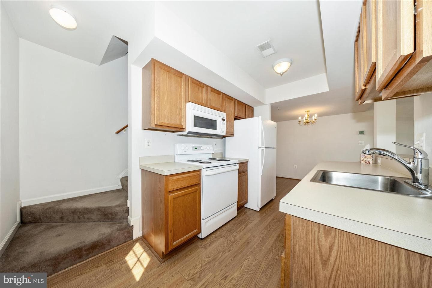 126 N Altamont Avenue photo 16