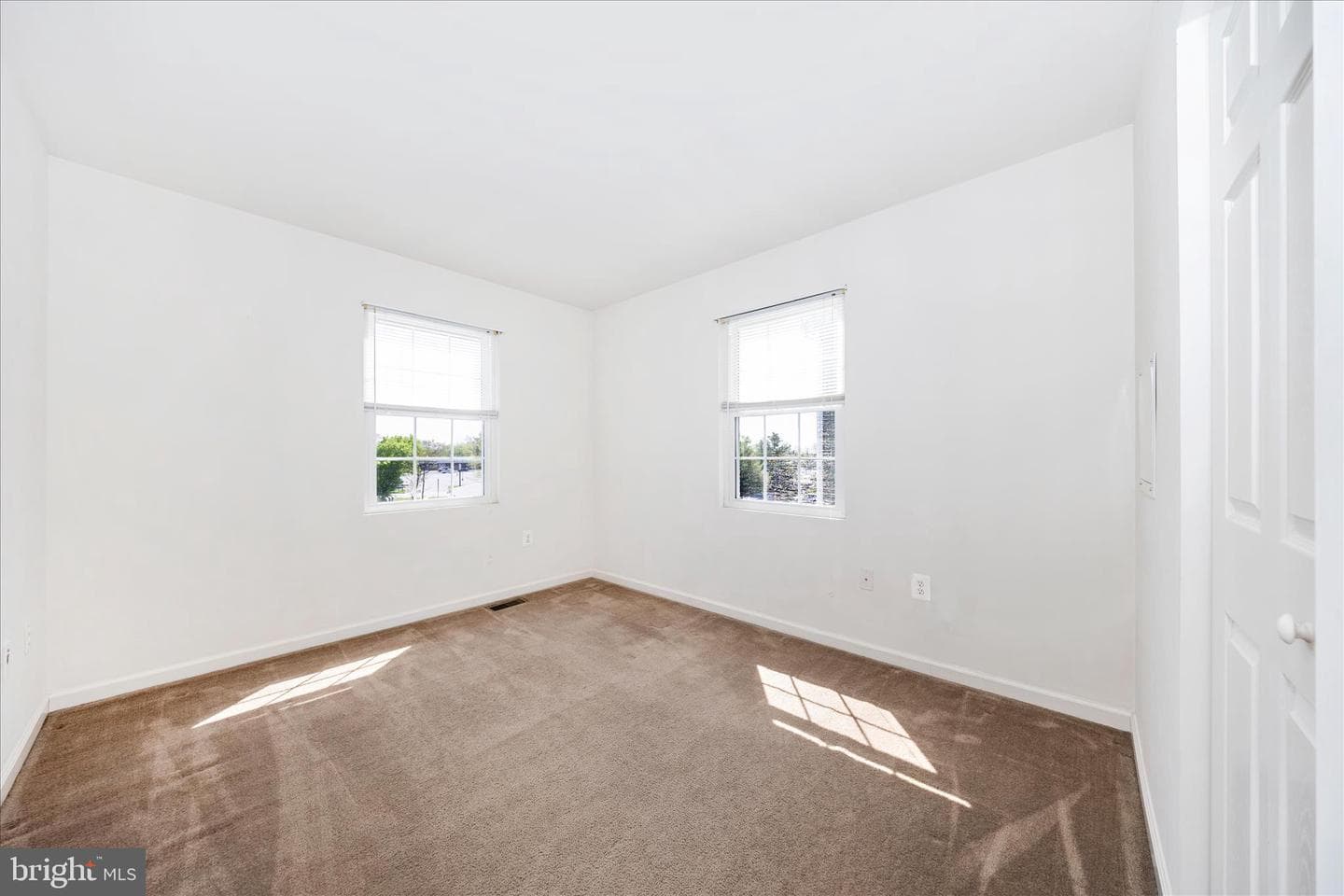 126 N Altamont Avenue photo 33