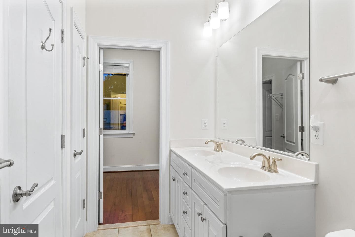 24 Maxwell Square photo 36