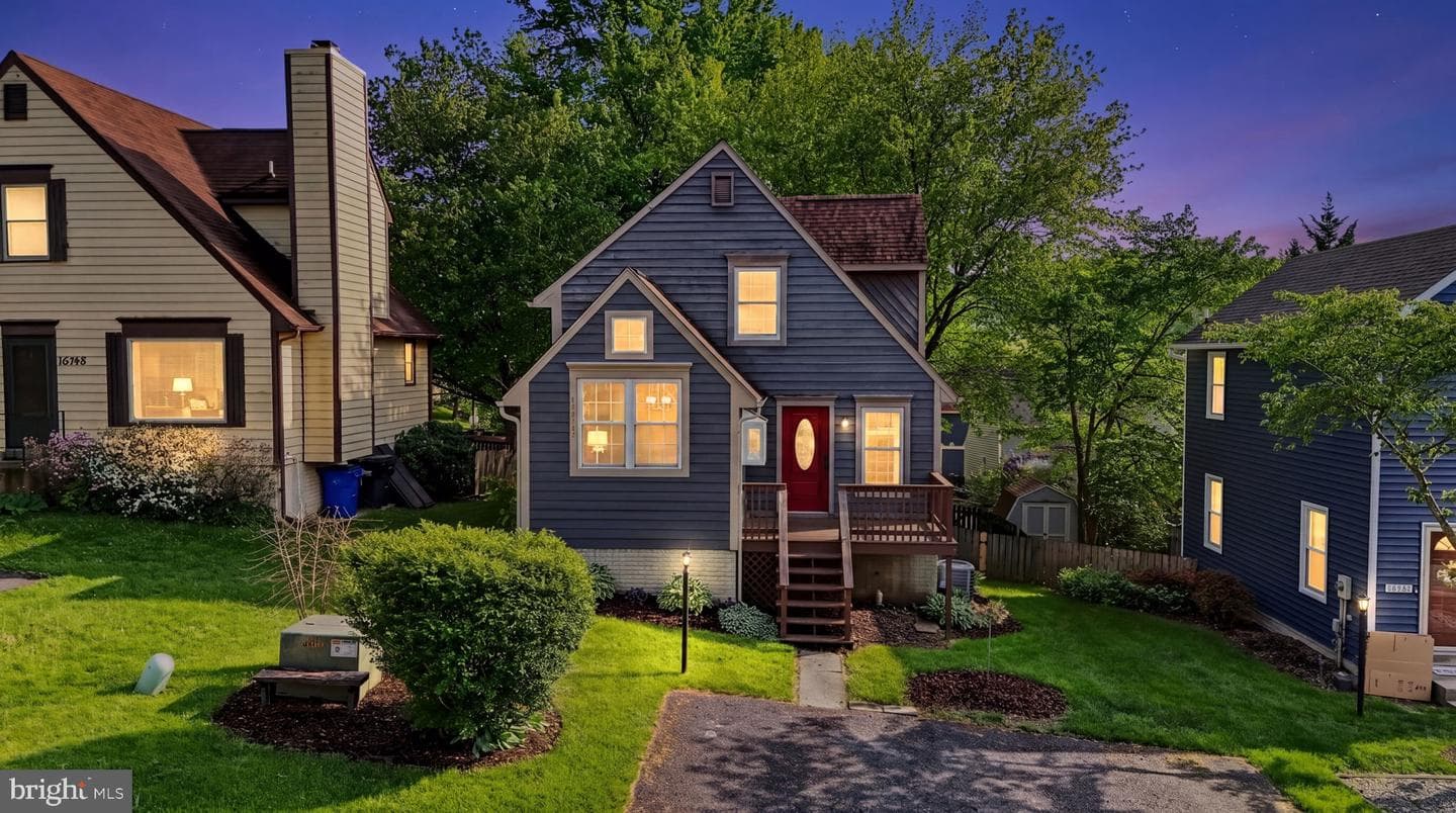 10743 Lake Edge Court