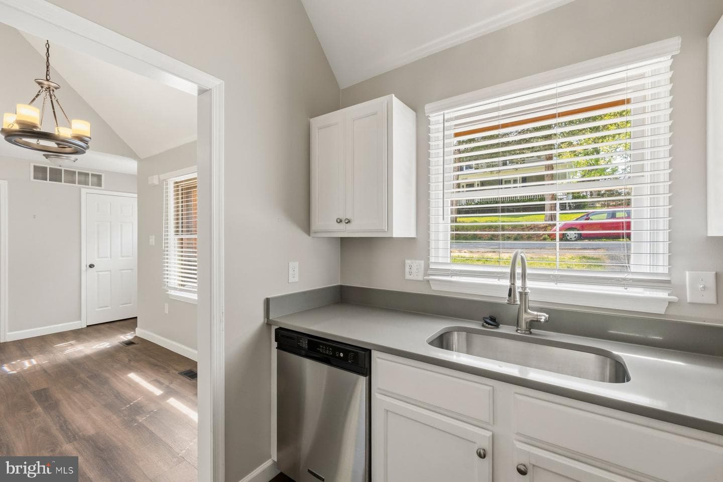 6984 Meadowpoint Terrace photo 7