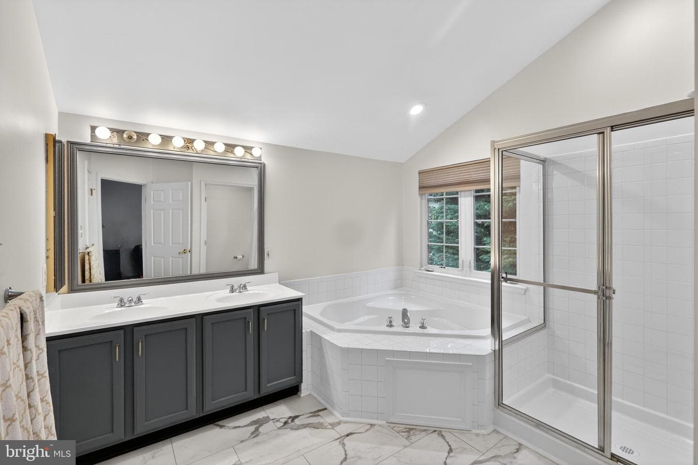 5136 Charlington Court photo 24