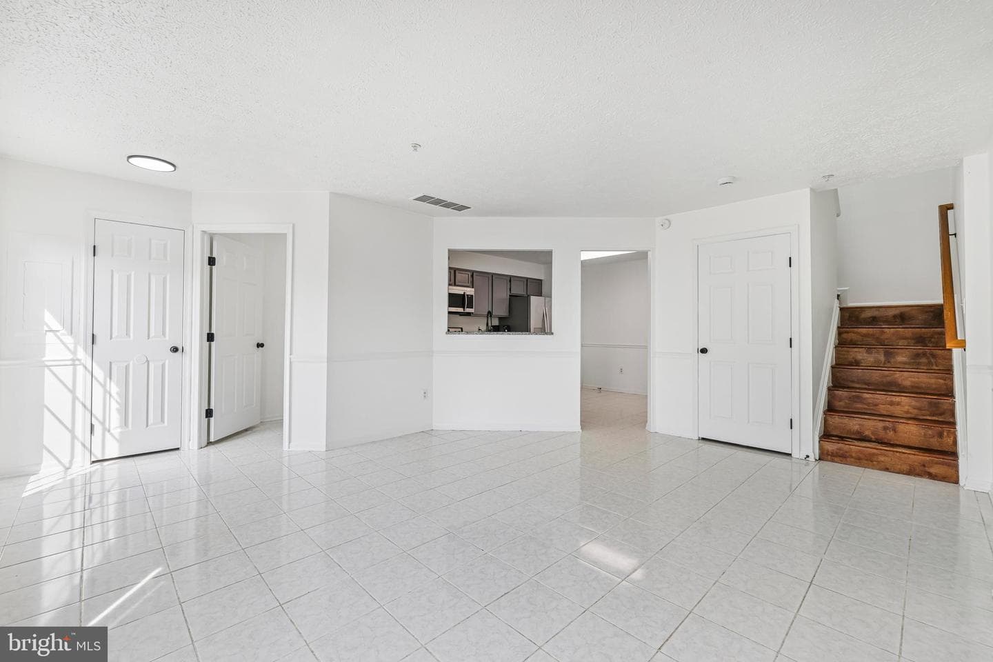 5243 Regal Court photo 10