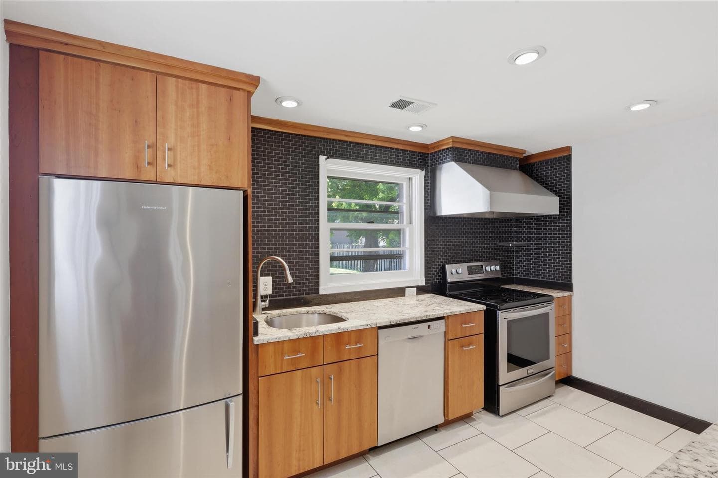 17 E Thirteenth Street photo 14
