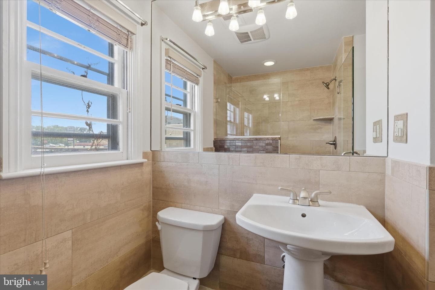 17 E Thirteenth Street photo 22