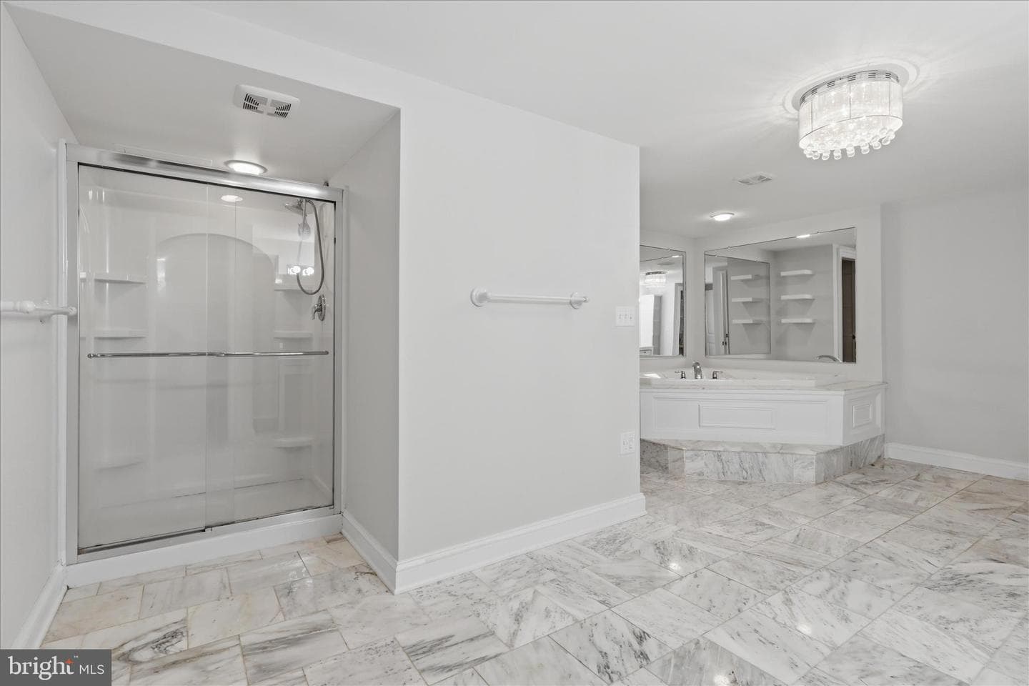 17 E Thirteenth Street photo 31