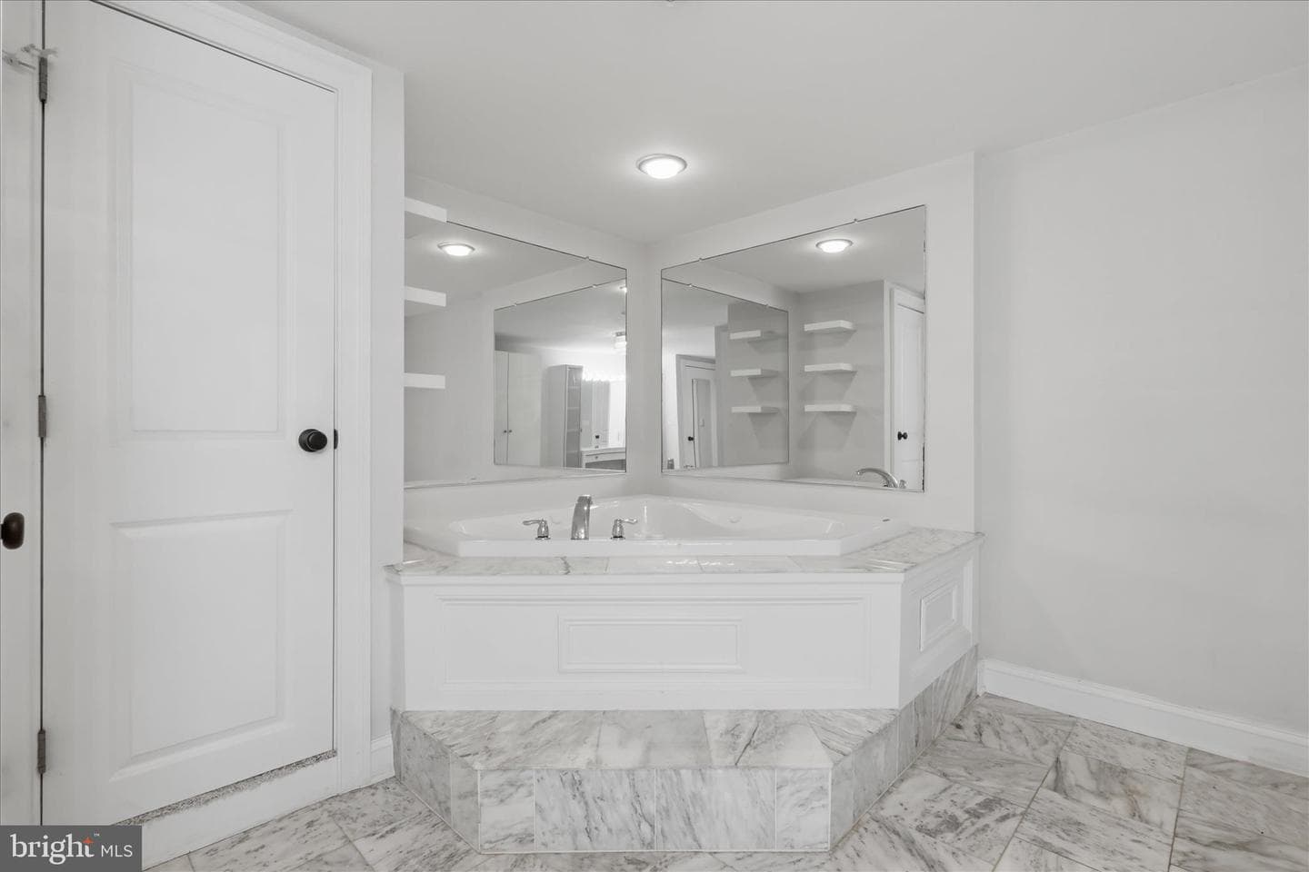 17 E Thirteenth Street photo 32