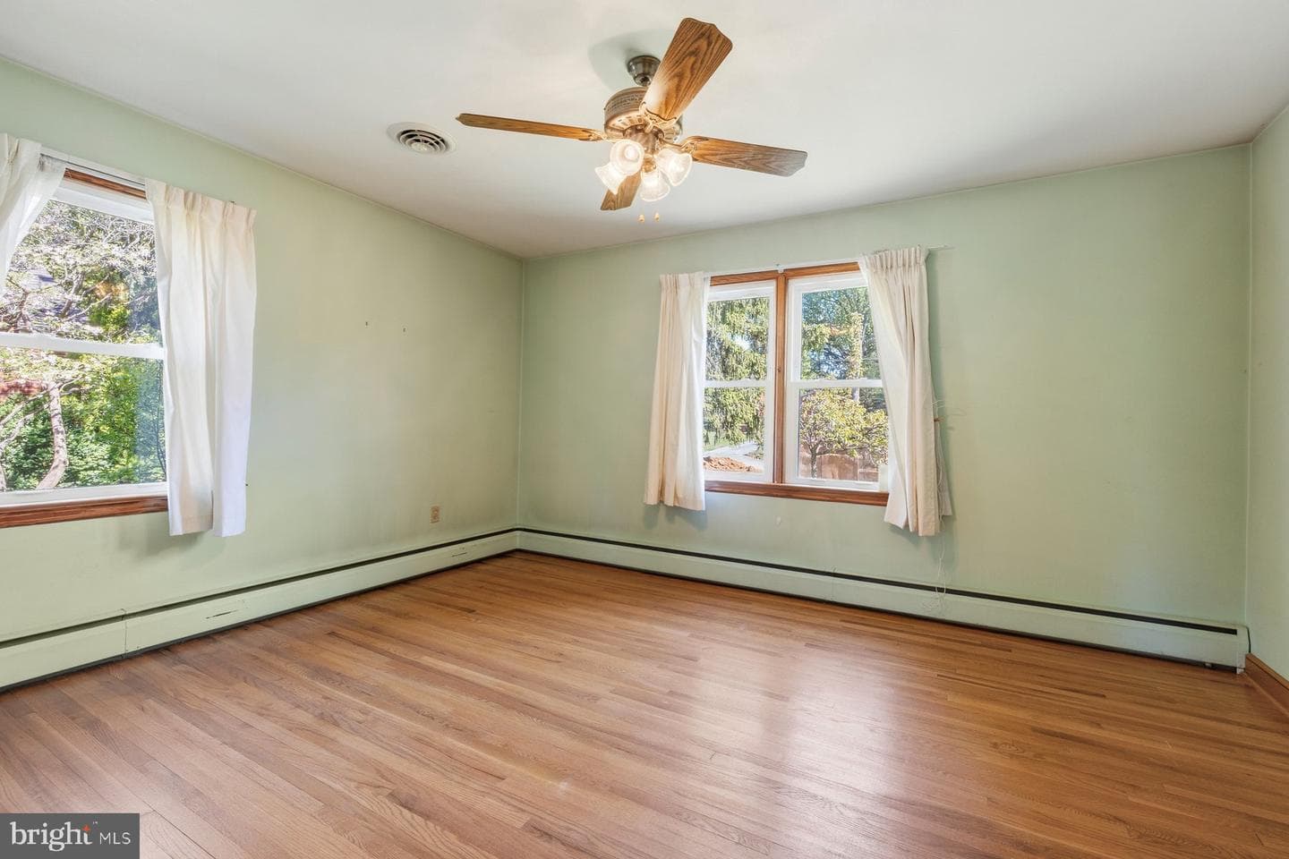 16 Linden Boulevard photo 23