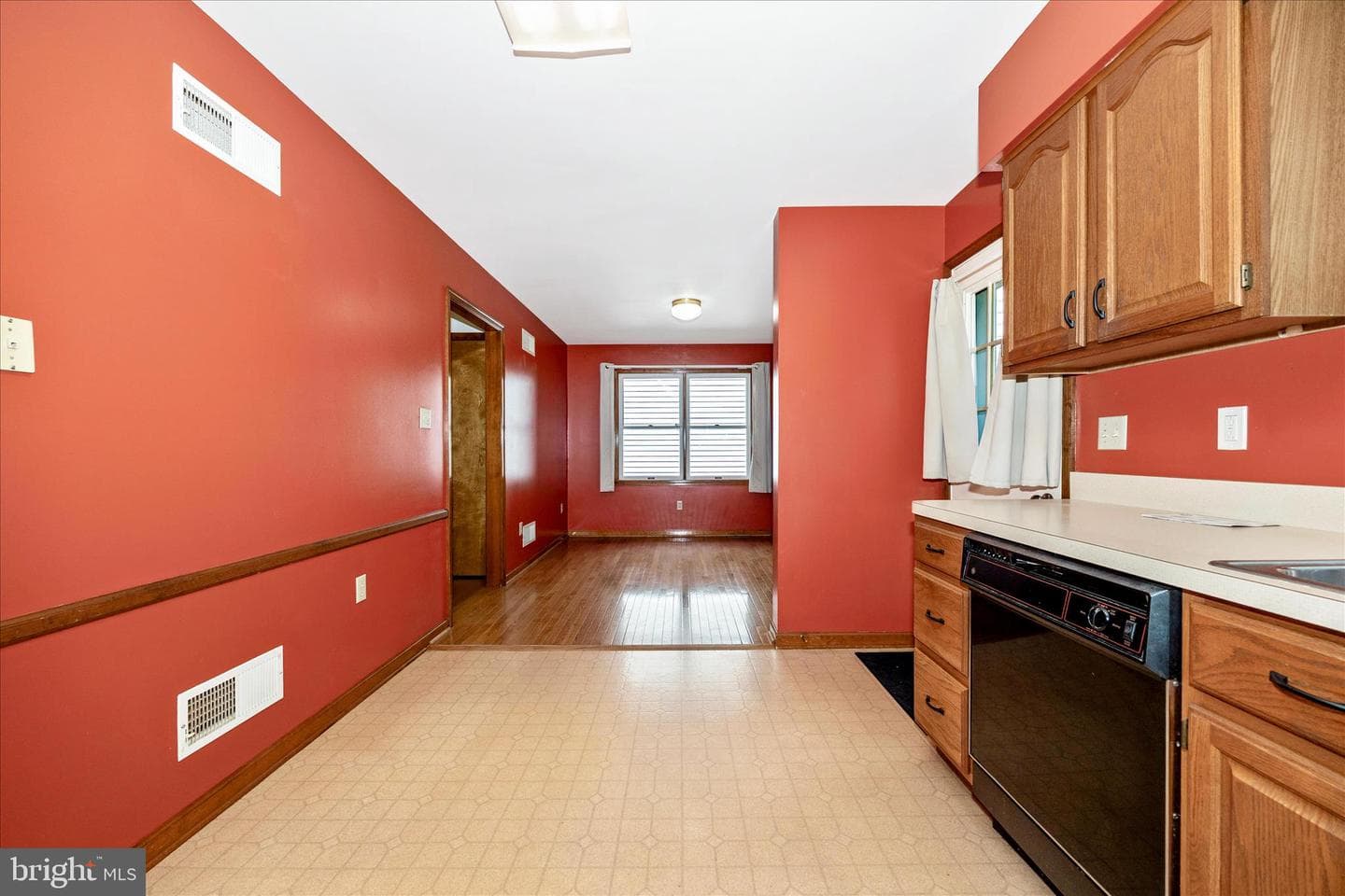 205 E G Street photo 14