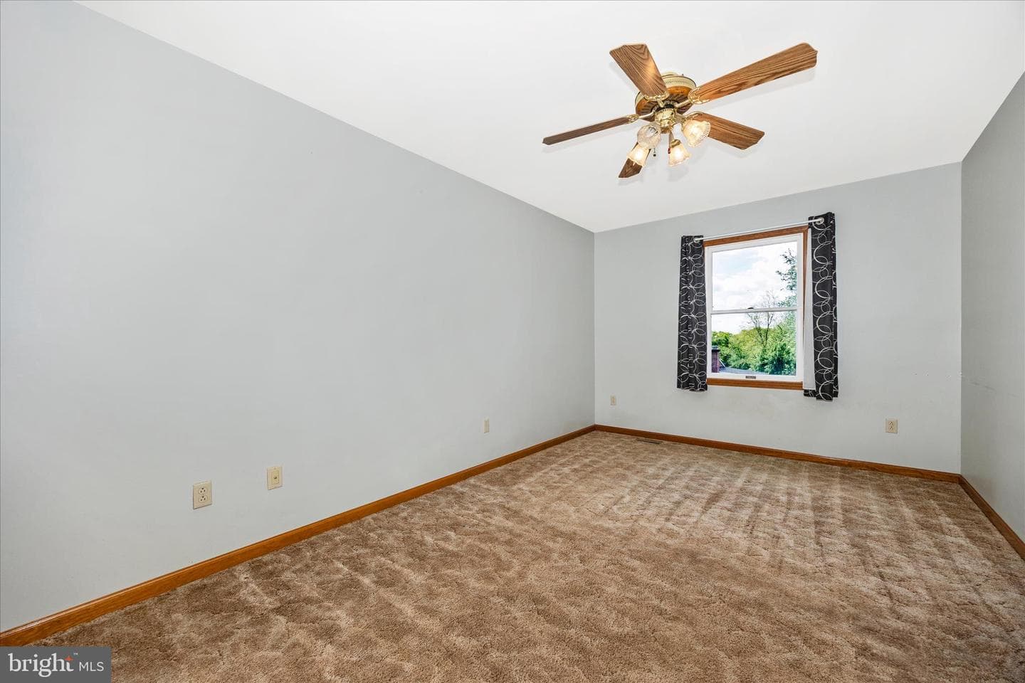 205 E G Street photo 19