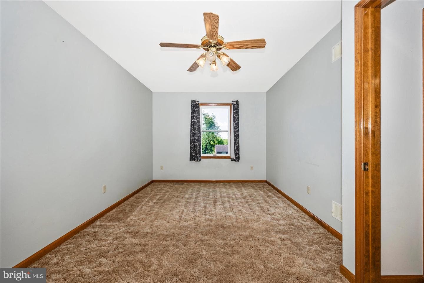 205 E G Street photo 20