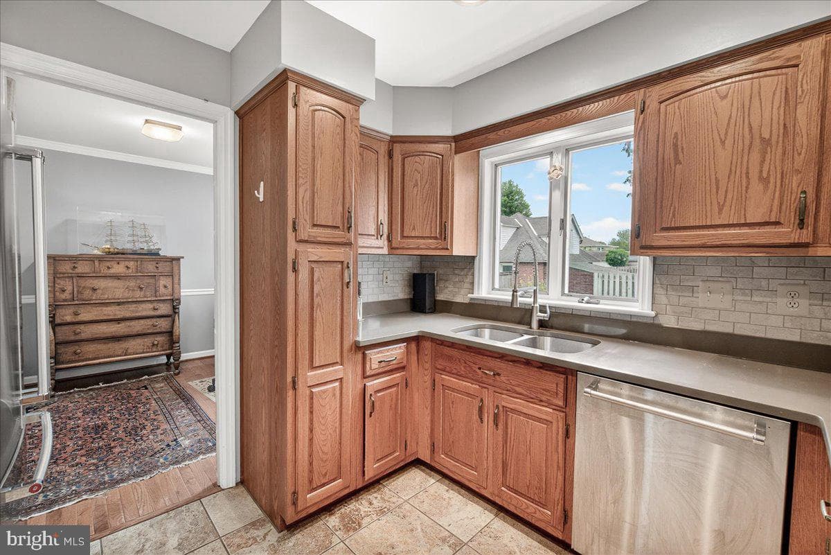 1600 Bolton Street photo 17