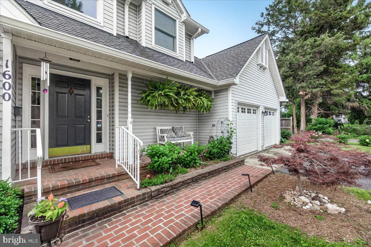 1600 Bolton Street photo 3