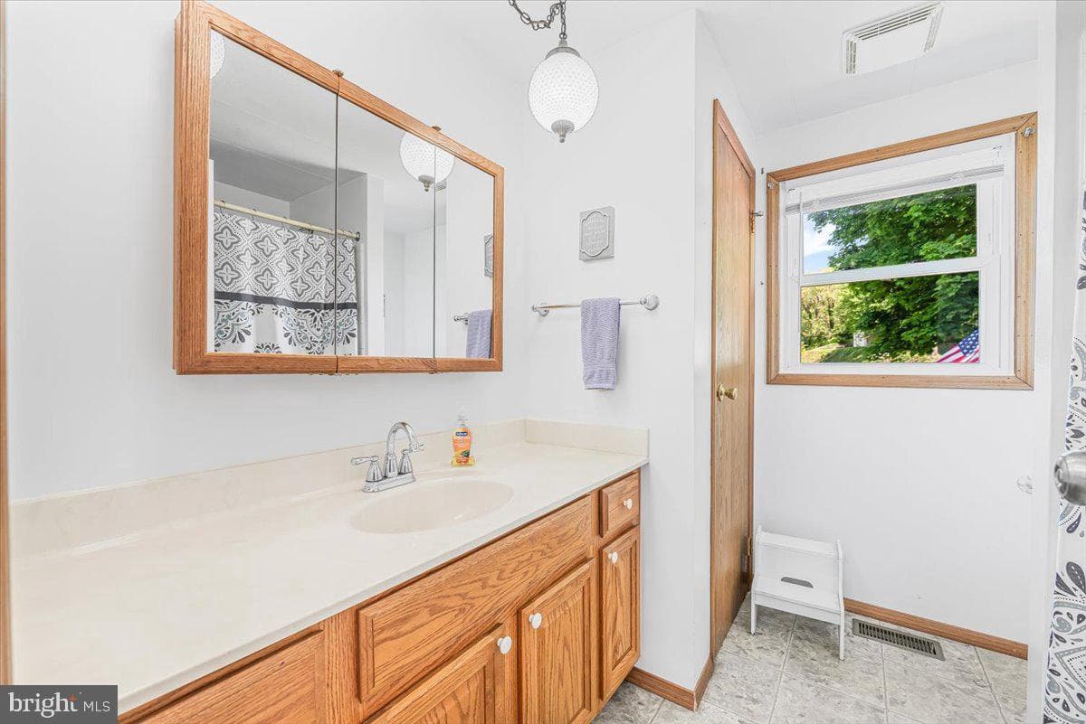 14011 Pryor Road photo 18