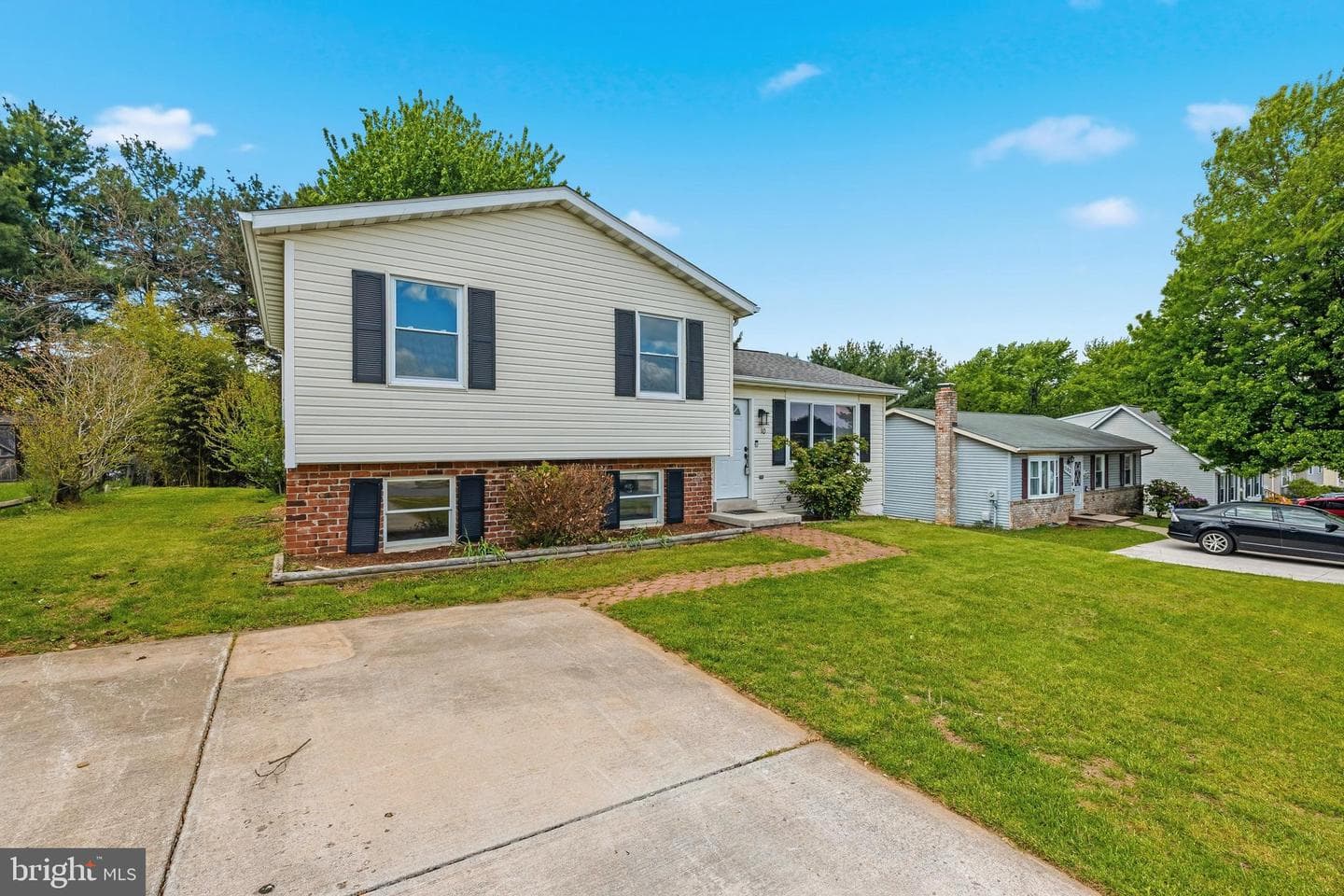 10 West Road, Mount Airy