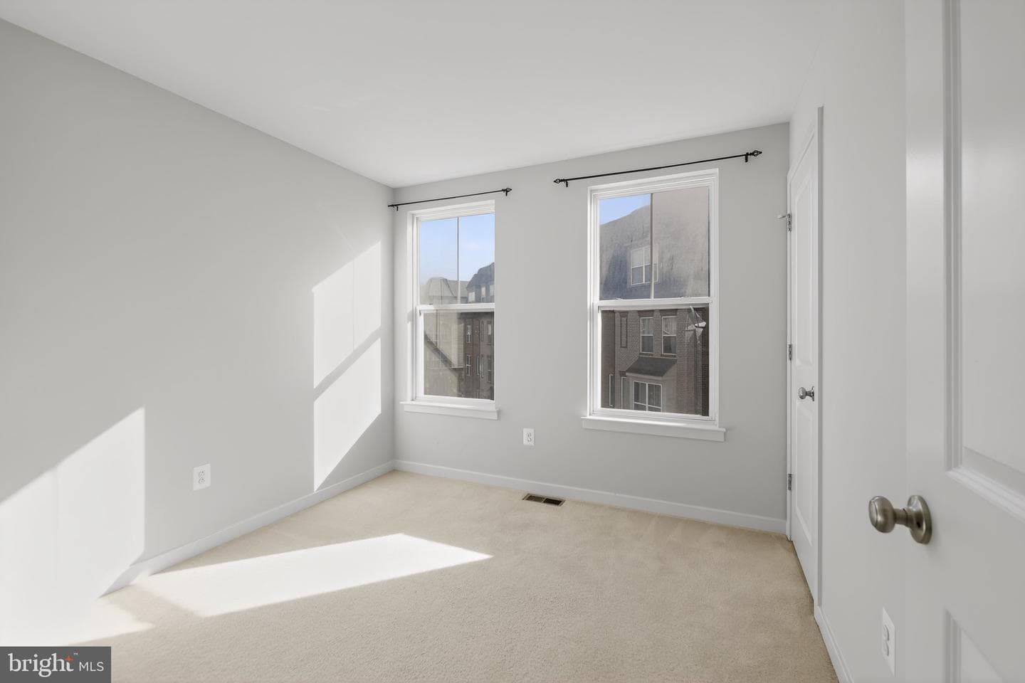 1415 Trafalgar Lane photo 10