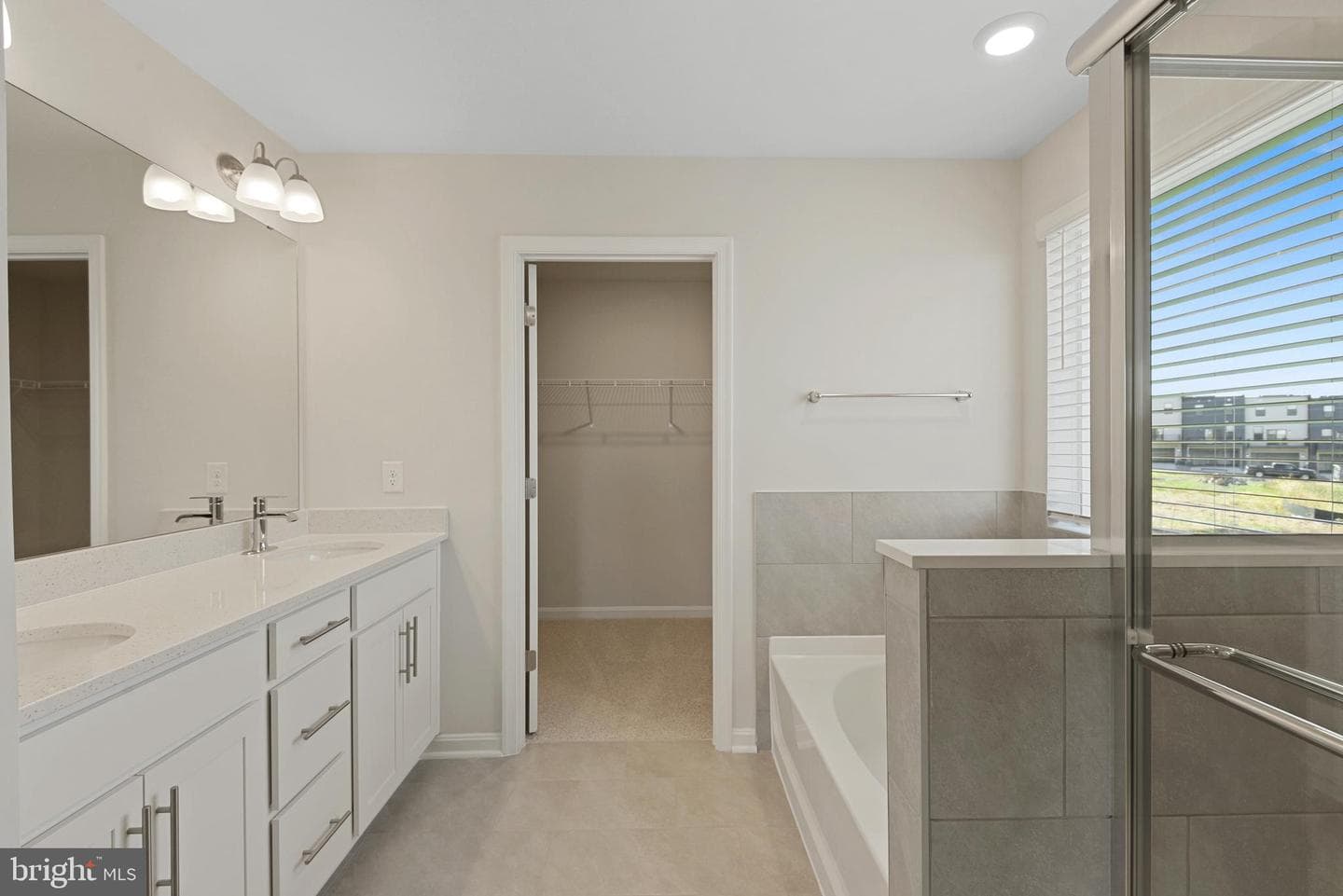 476 Ensemble Way photo 16
