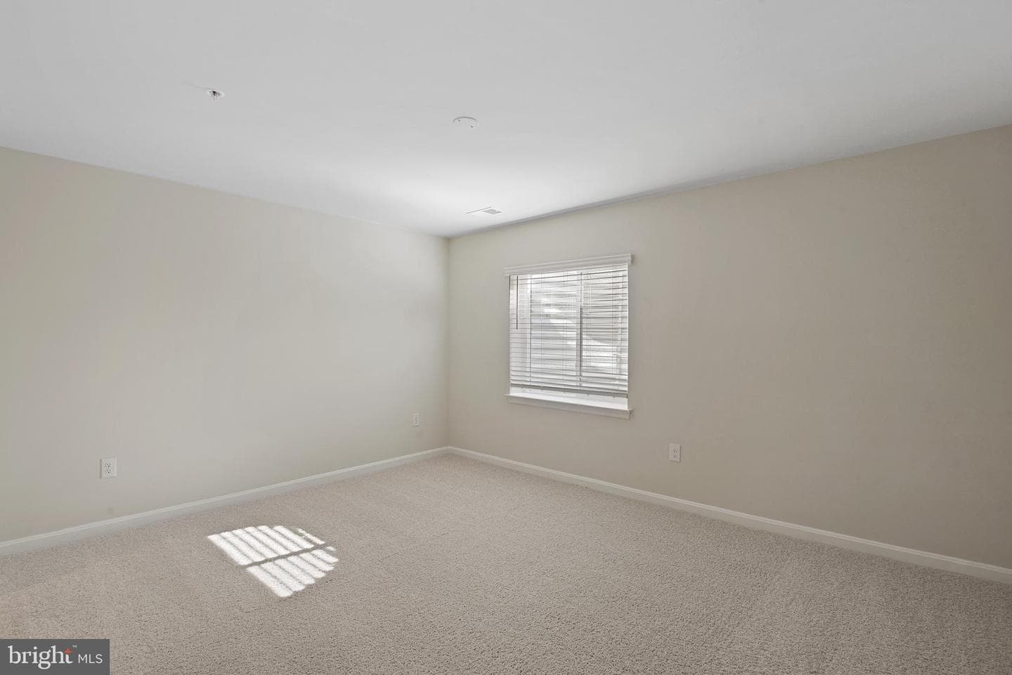 476 Ensemble Way photo 22