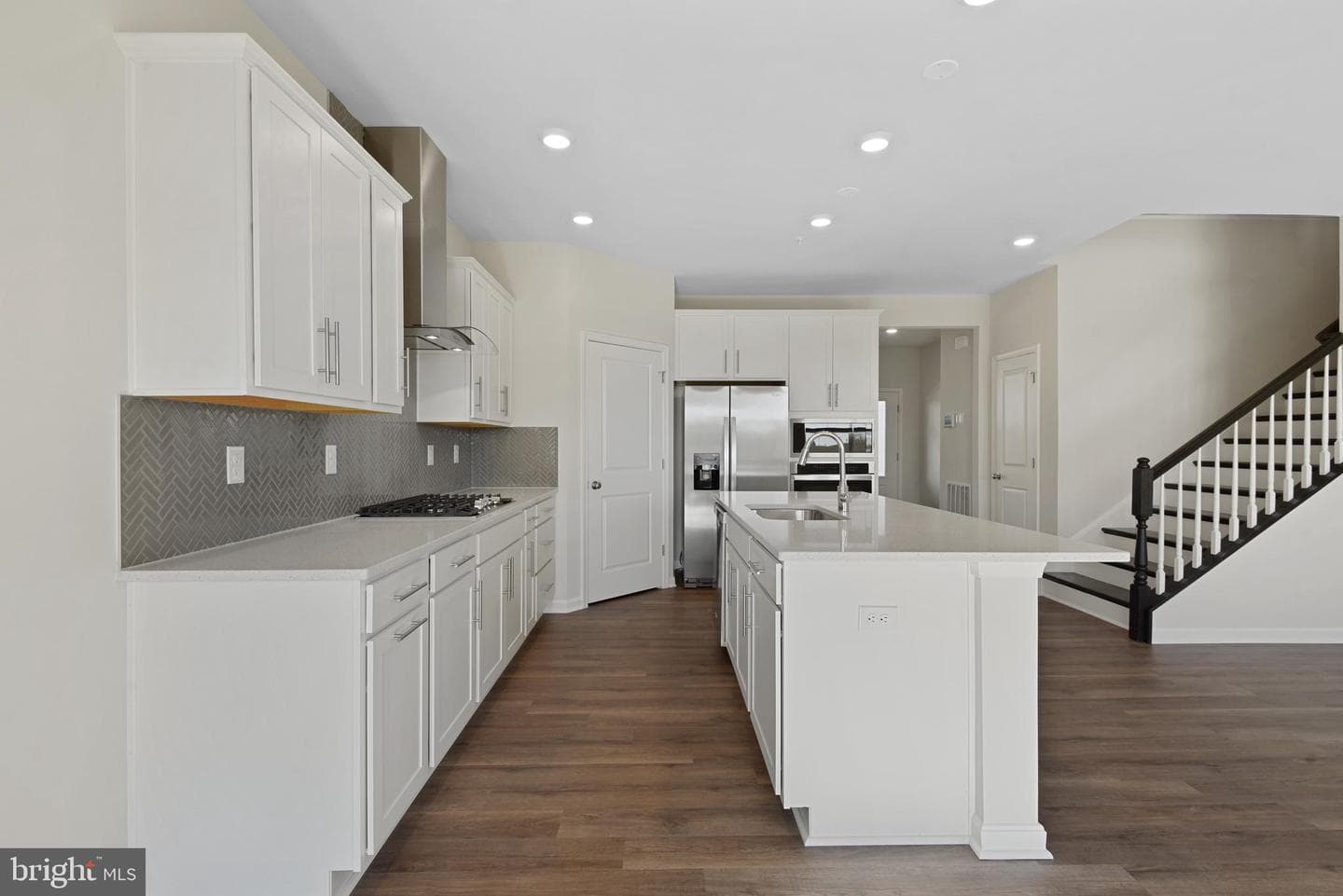 476 Ensemble Way photo 8