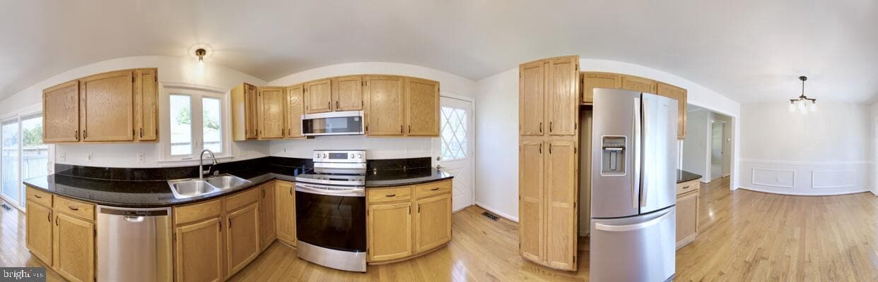 1 Adams Avenue Avenue photo 15
