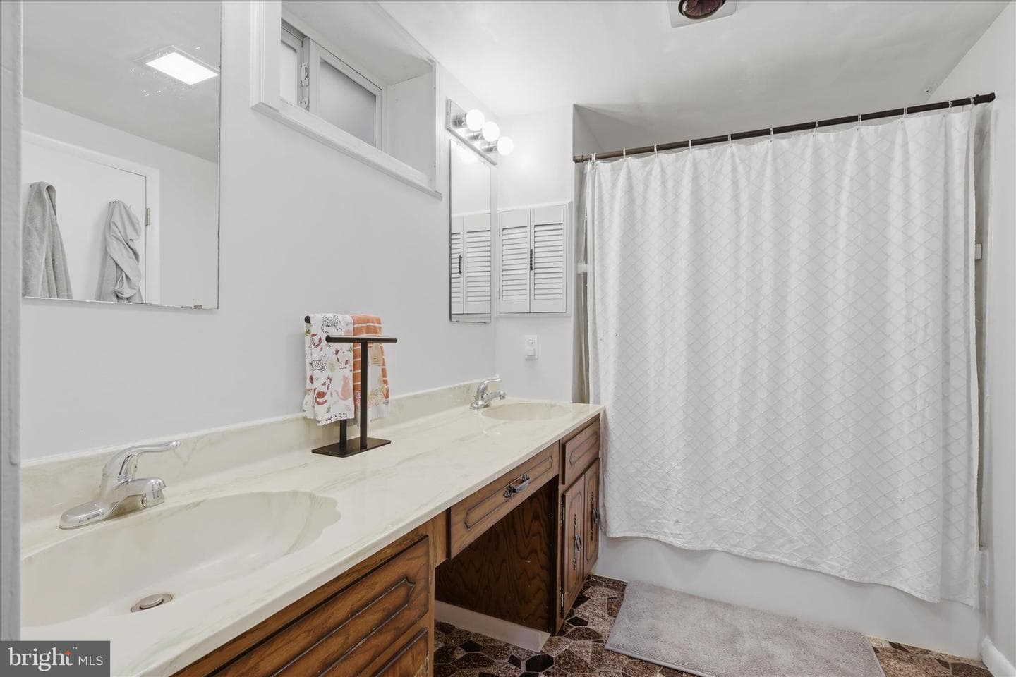 603 W B Street photo 16