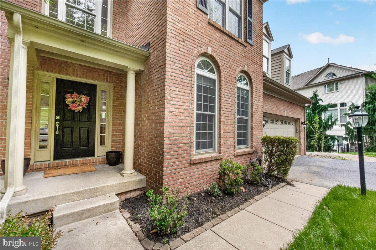 9710 Woodfield Court photo 4