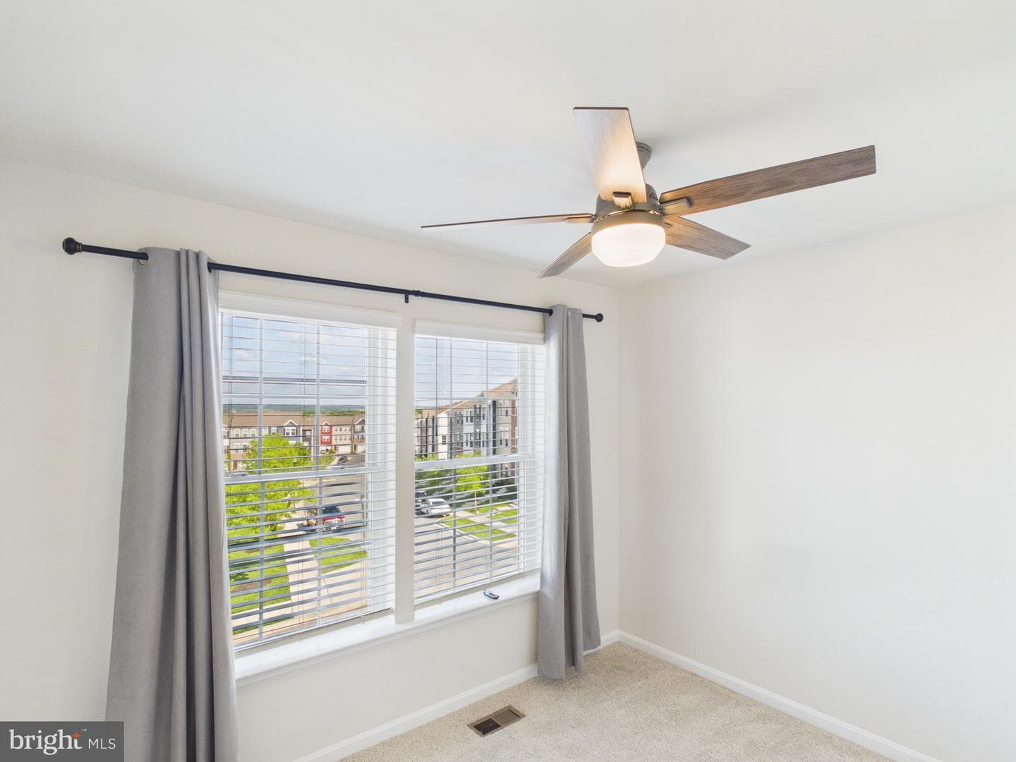 2011 Pomona Way photo 16