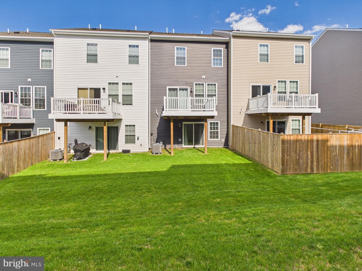 2011 Pomona Way photo 5