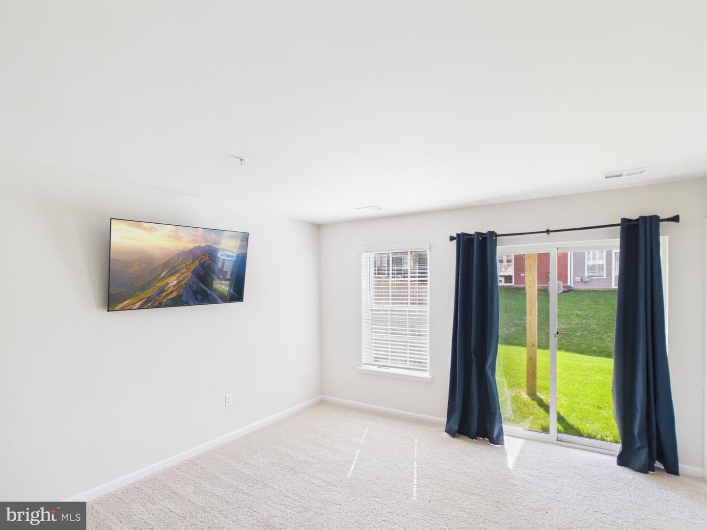 2011 Pomona Way photo 7