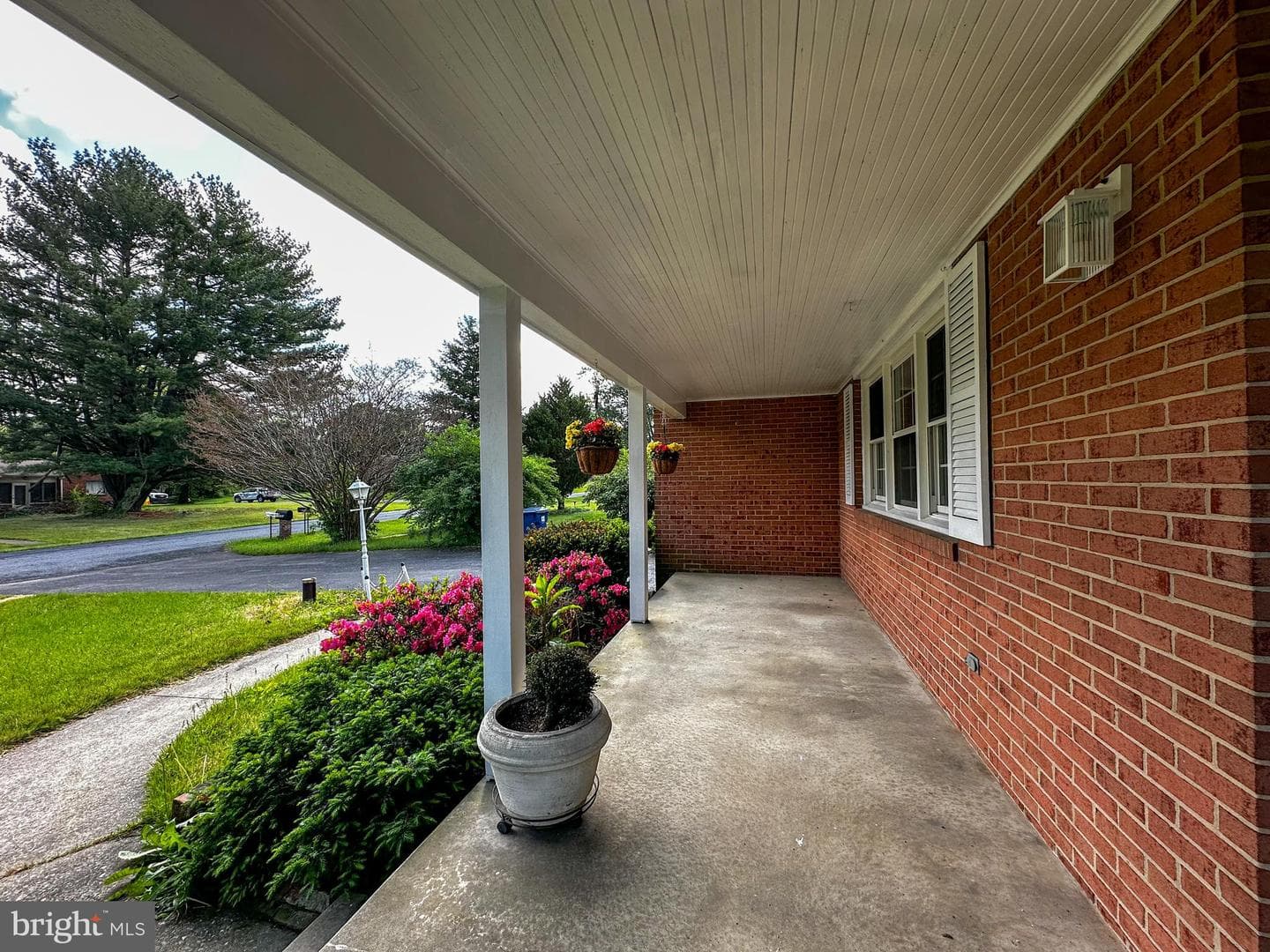 6783 Sunnybrook Drive photo 3