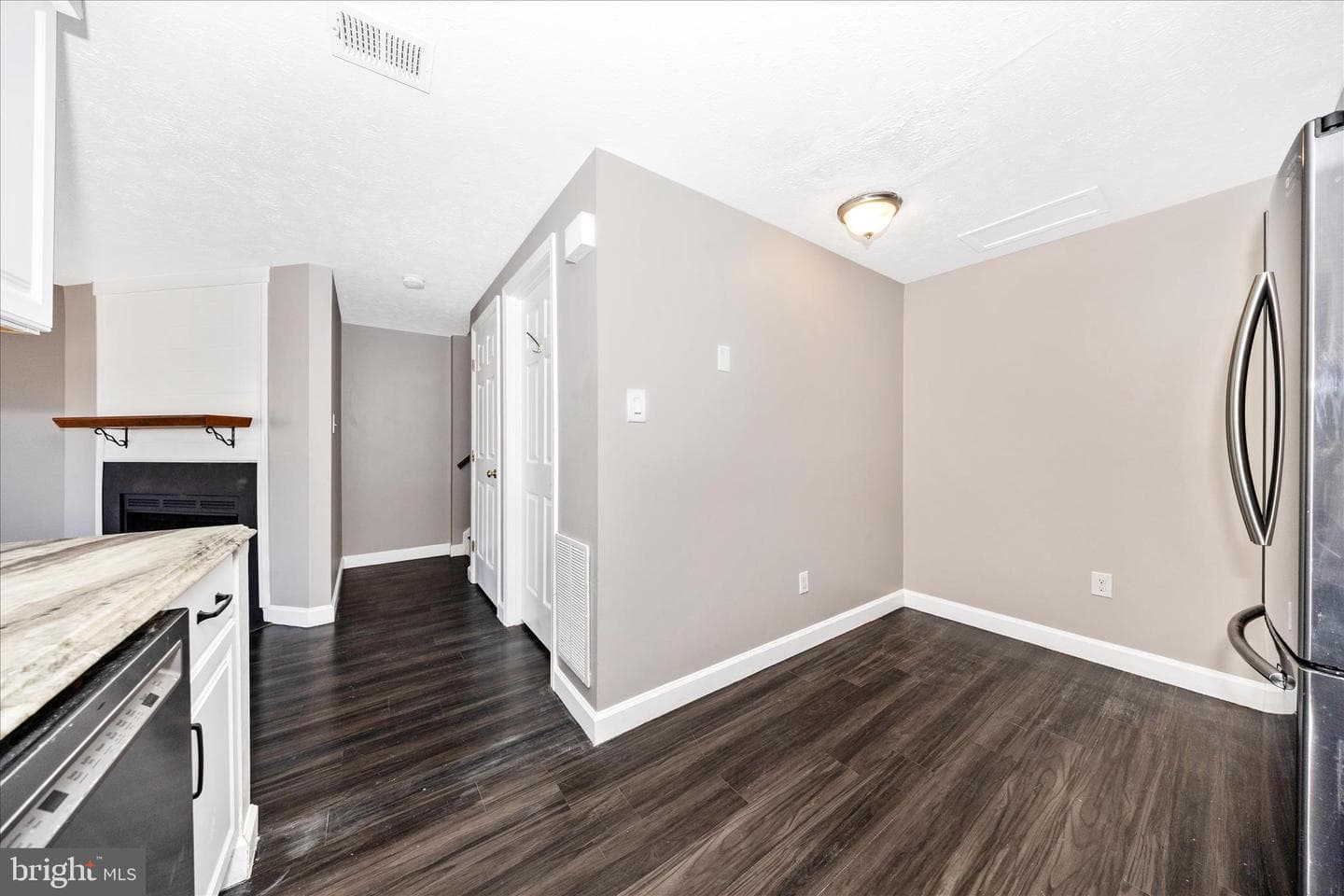 572 Hollyberry Way photo 13