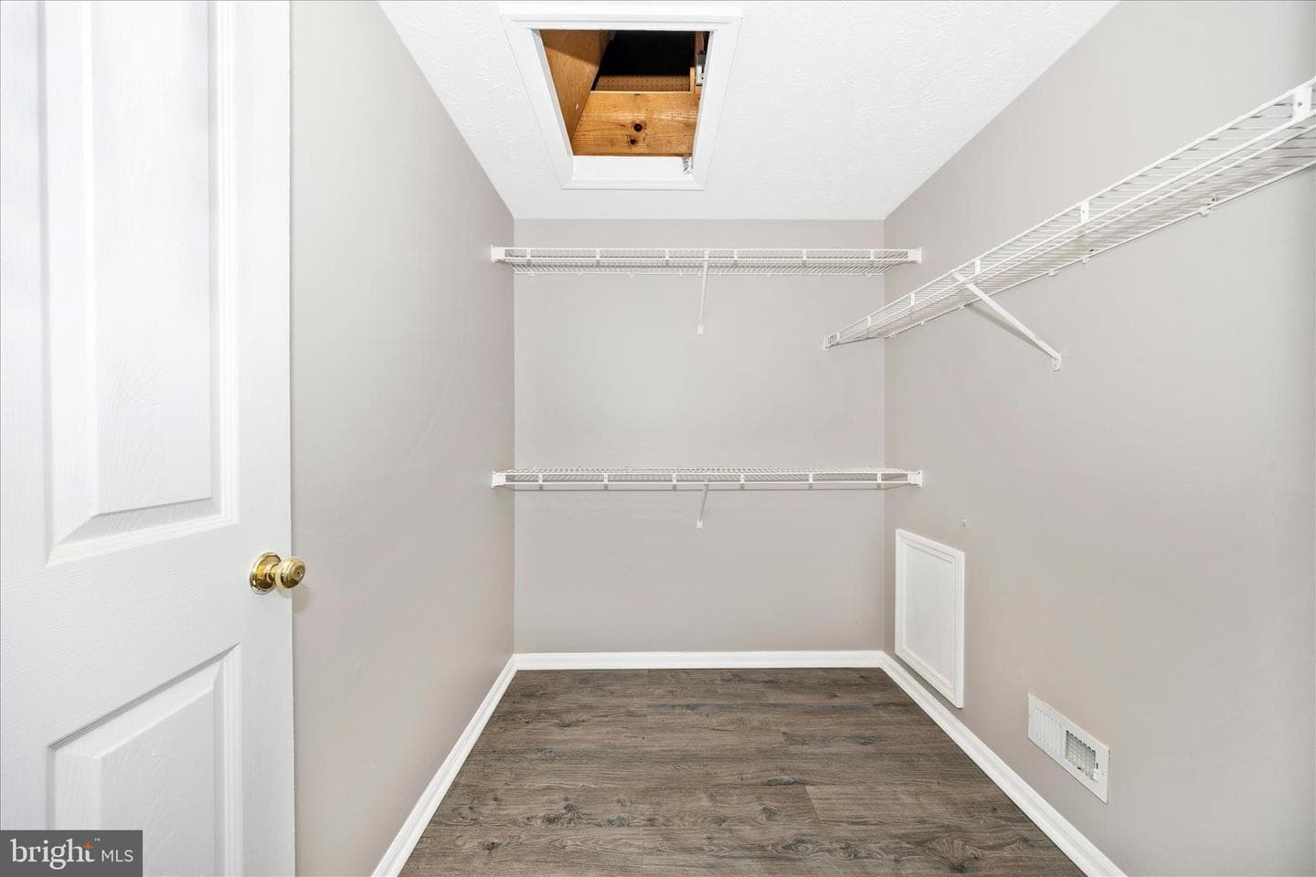 572 Hollyberry Way photo 23