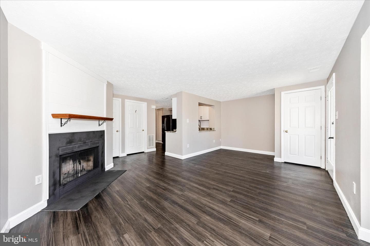 572 Hollyberry Way photo 6