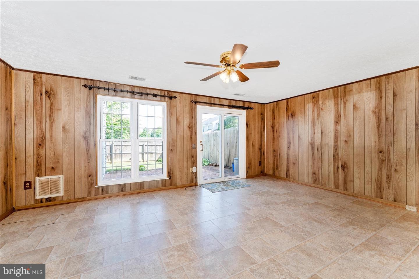 5751 Sunset View Lane photo 10