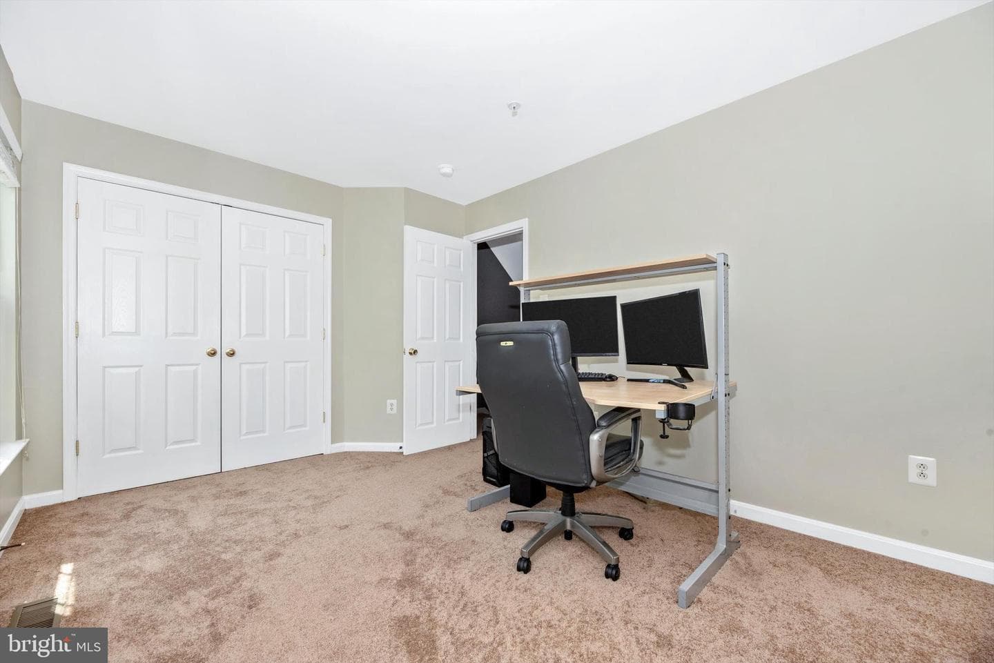 605 Tivoli Road photo 22